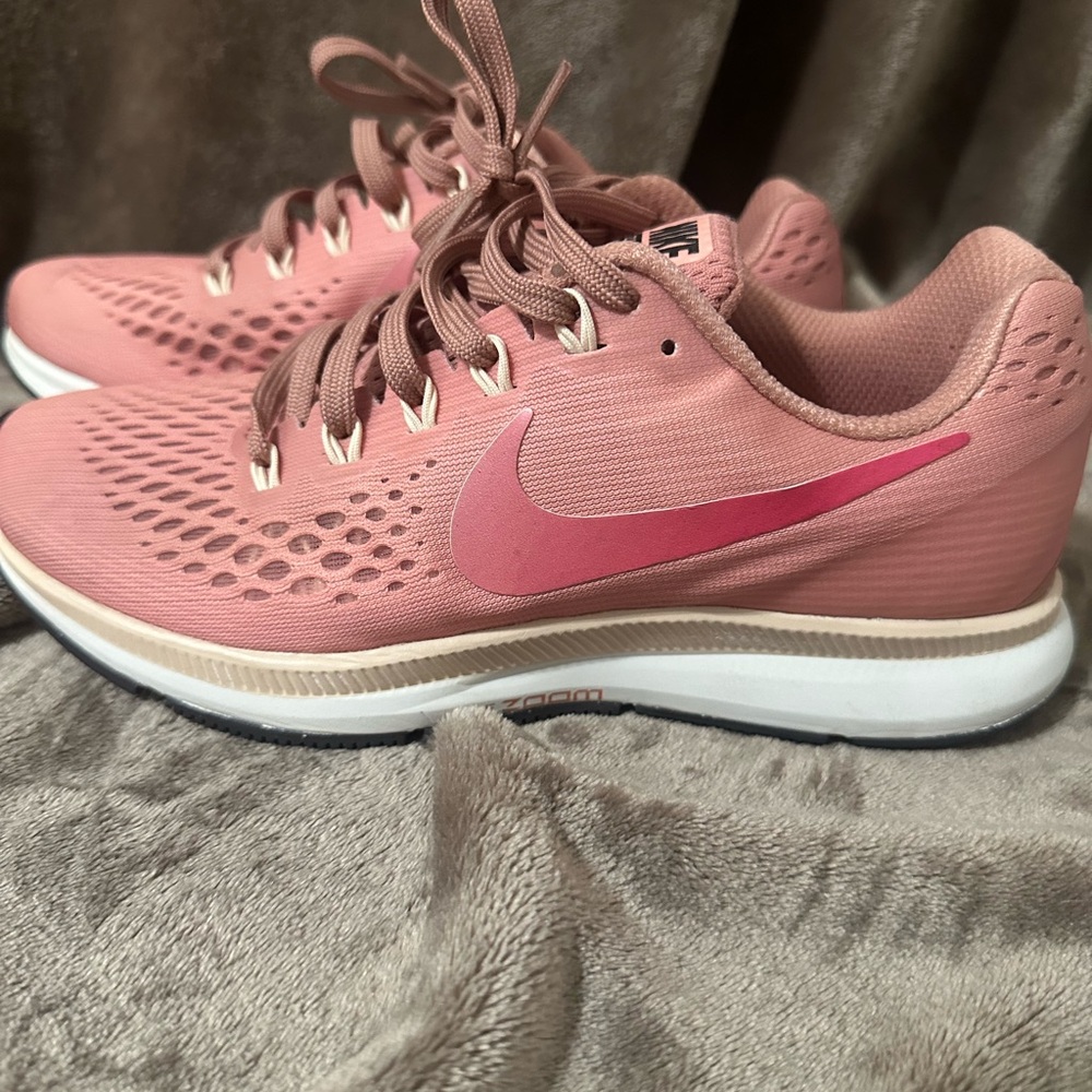 NWOB Nike Women’s Air Zoom Pegasus 34 Running Shoe - Picture 7 of 10